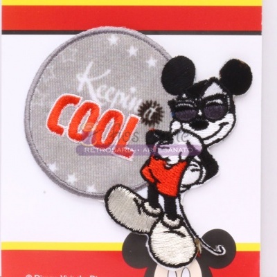 Emblema bordado colorido com personagem de rato e texto 'Keepin' it COOL!'