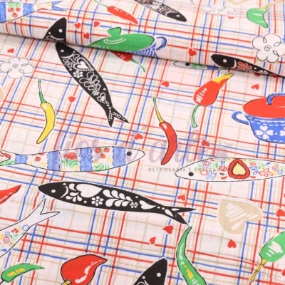 Tecido com padrão colorido de peixes, pimentos e panela sobre fundo quadriculado