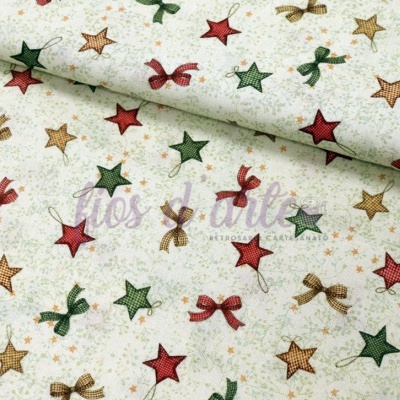 tecido branco com estrelas vermelhas, verdes e amarelas e laços coloridos