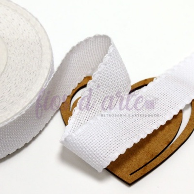 Fita elástica branca texturizada em rolo