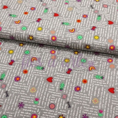 tecido cinza com texto branco e pequenas imagens coloridas diversas