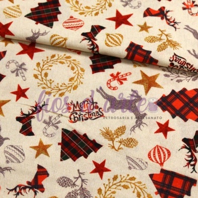 Tecido de algodão natalício com árvores xadrez, estrelas, renas e bolas decorativas em cores vermelha, preta, dourada e creme.