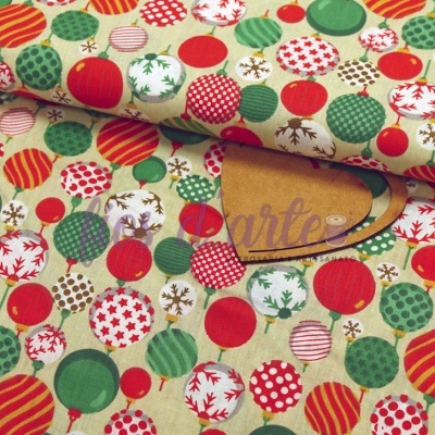 Tecido natalino com bolas coloridas de vários padrões
