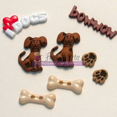 Botões decorativos em forma de cães, ossos e patas com textos I ❤️ DOGS e BONJOUR