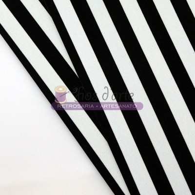 Hastes de papel com listras pretas e brancas e logótipo central em fundo branco