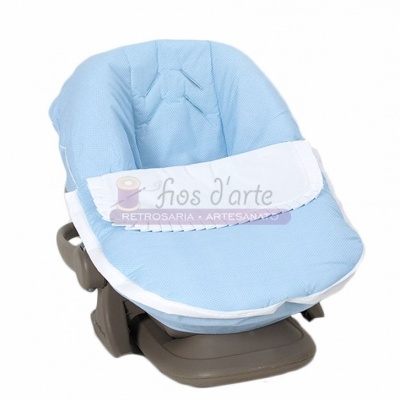 Capa de assento para bebé azul clara com base castanha