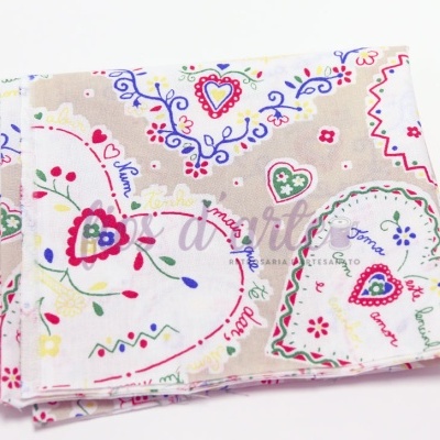 Pano de cozinha de algodão com padrão colorido de corações e flores