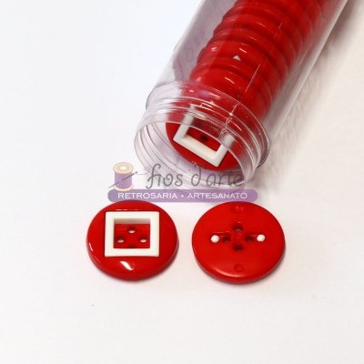 Botões vermelhos redondos gravados em caixa transparente