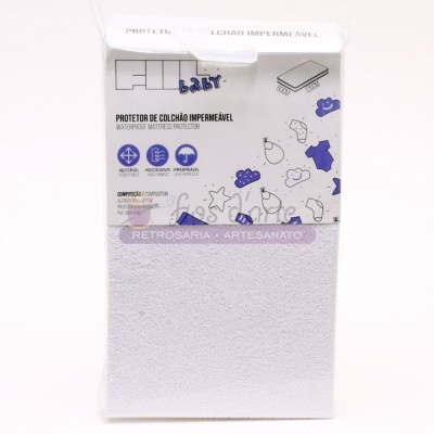 Protetor de colchão impermeável para bebé em embalagem branca e azul