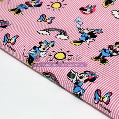 Tecido rosa com riscas brancas e desenhos da personagem Minnie Mouse colorida