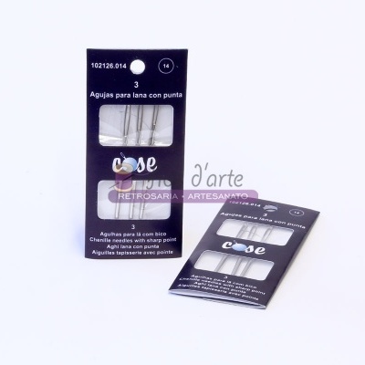 Pacotes roxos com 3 agulhas para linha cada um