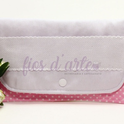 Carteira ou bolsa branca e rosa com estrelas e fecho de botão