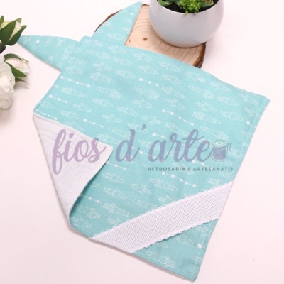 Toalha de bebé azul claro com capuz em forma de coelho