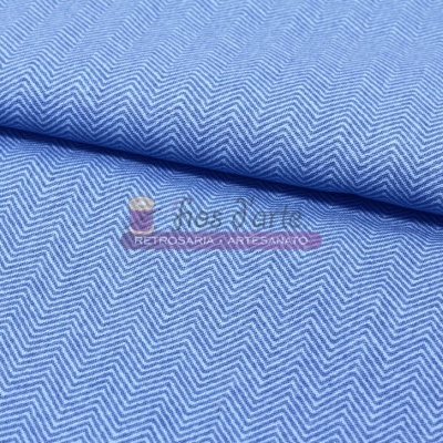 tecido azul claro padrão espinha de peixe com etiqueta translúcida