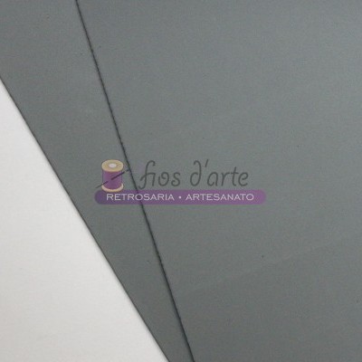 Vidro cinza escuro com texto e logo colorido 'fios d'arte RETROSARIA • ARTESANATO'