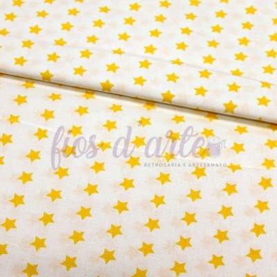 Tecido branco com estrelas amarelas pequenas