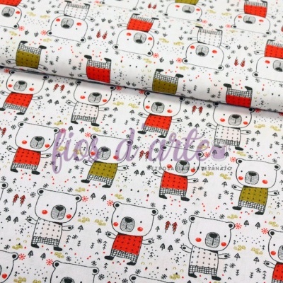 Tecido branco com padrão de ursos em camisolas coloridas e pequenos detalhes coloridos