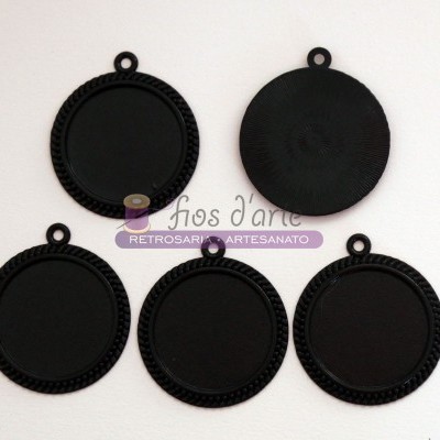 Cinco molduras redondas pretas para artesanato com bordas texturizadas