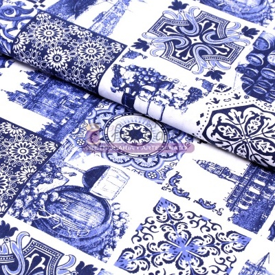Tecido azul e branco com padrões de azulejos portugueses