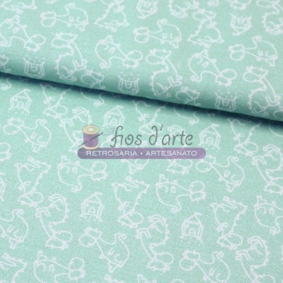 Tecido verde água com padrão branco de desenhos infantis e a marca fios d'arte