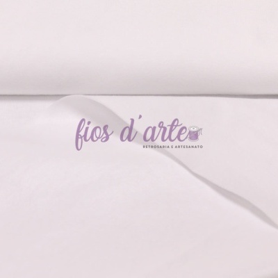 Tecido branco liso dobrado