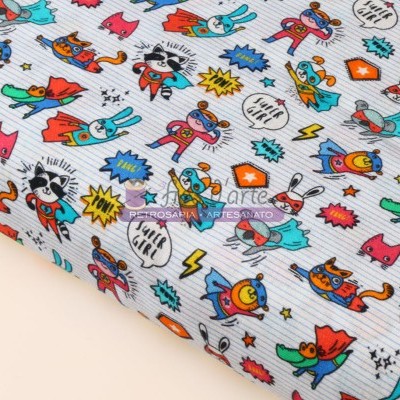 Tecido branco com padrão colorido de super-heróis animais e texto de quadrinhos