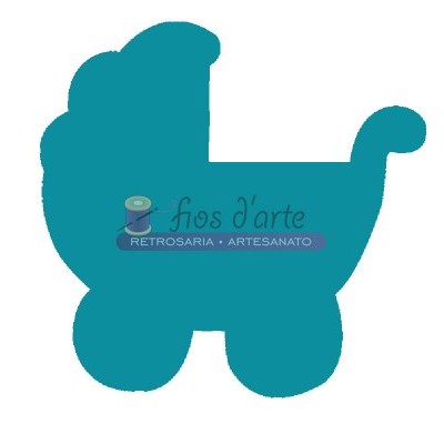 Carrinho de bebé azul turquesa com texto 'fios d'arte RETROSARIA ARTESANATO'