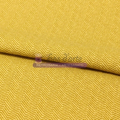 tecido amarelo com padrão espinha de peixe dobrado