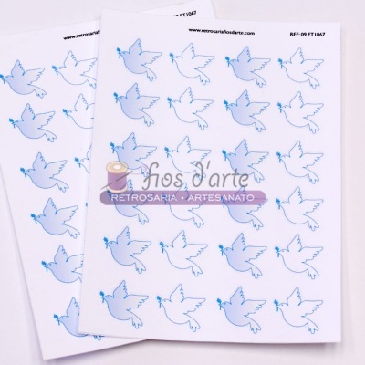 Folhas com desenhos de pombas azuis e texto central Fios d'arte