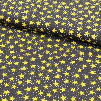 Tecido preto com estrelas amarelas de vários tamanhos