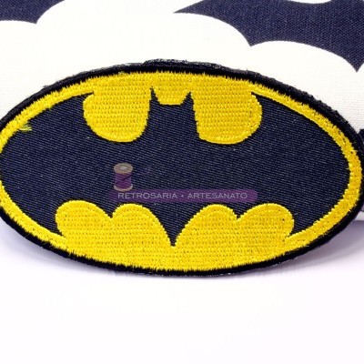 Patch bordado Batman amarelo preto oval fundo azul escuro
