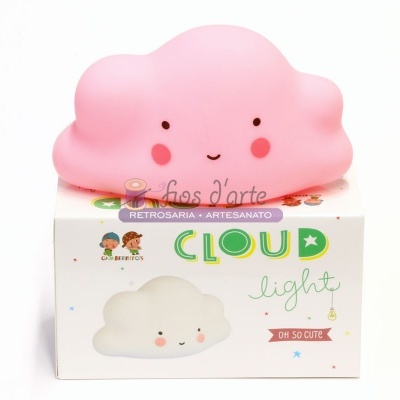 Luz de nuvem rosa decorativa com rosto sorridente em cima de caixa branca com texto e ilustração