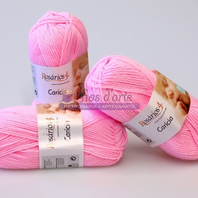 três novelos de lã rosa Rosários 4 com etiquetas Carícia