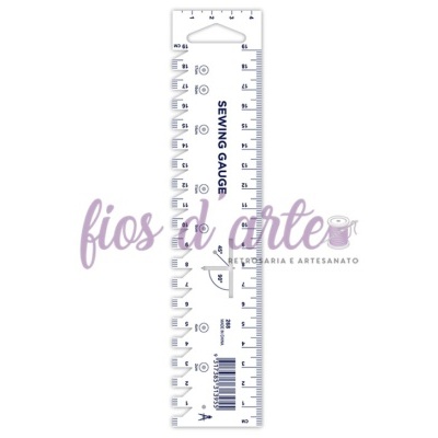 Régua de costura branca com marcações e texto