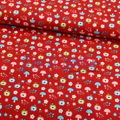 Tecido vermelho com padrão de maçãs, cogumelos e flores coloridas