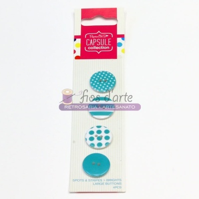 Cartão com quatro botões redondos azuis e brancos com padrões de bolinhas.
