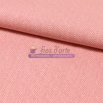 Tecido rosa com padrão espinha de peixe e texto Fios d'arte RETROSARIA - ARTESANATO