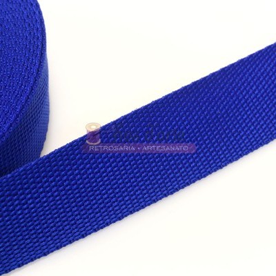 Correia têxtil azul royal com textura entrelaçada em bobina
