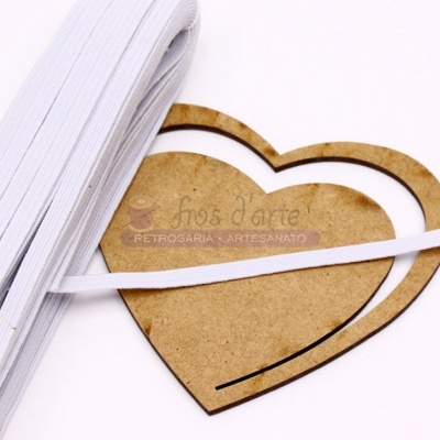 Elástico branco em cartão coração com texto Fios d'arte.