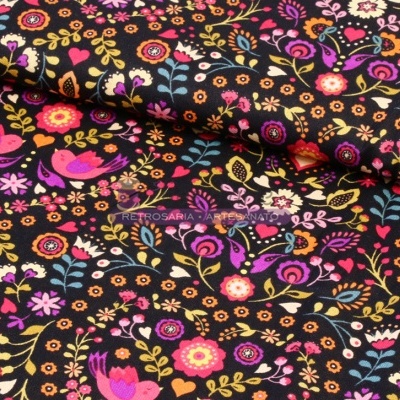 Tecido preto com padrão floral colorido
