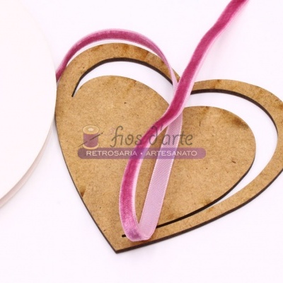 Cartões em forma de coração com fita de veludo rosa