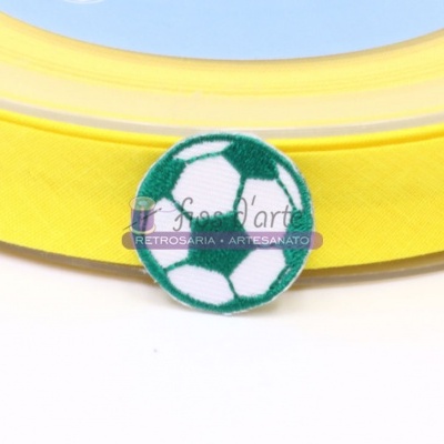 Fita amarela com aplique de bola de futebol verde e branco