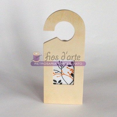 Pendure portas em MDF cru com padrão floral exposto