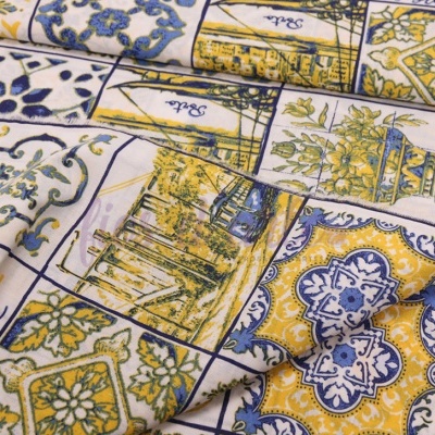 Tecido estampado com padrões coloridos de azulejos portugueses