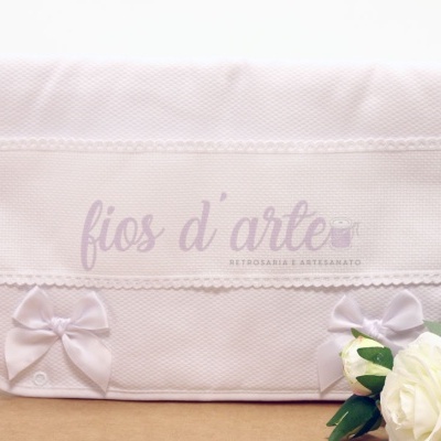 Bolsa branca de tecido com laços e inscrição fios d'arte