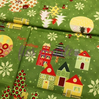 Tecido natalício verde com desenhos coloridos e texto Merry Christmas