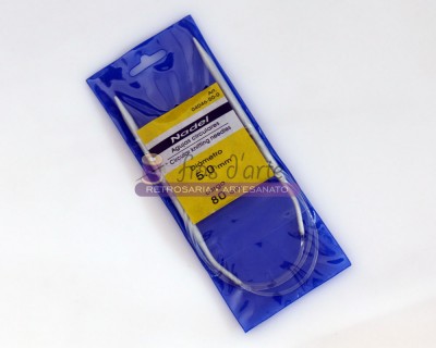 Agulhas de tricô circulares em embalagem azul e amarela