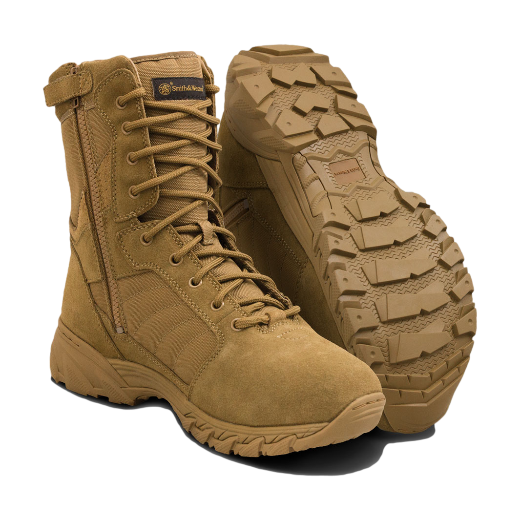 Botas táticas castanhas Smith & Wesson em fundo branco