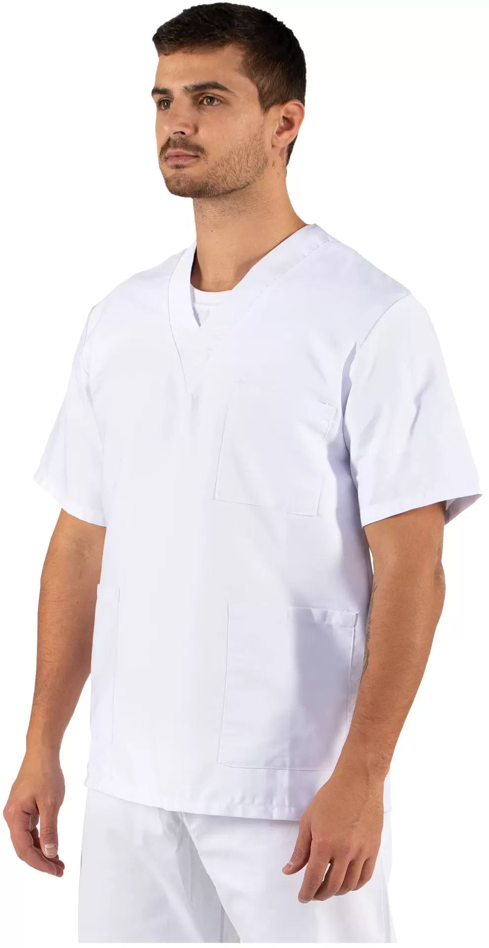 Homem com bata médica branca de manga curta e bolsos