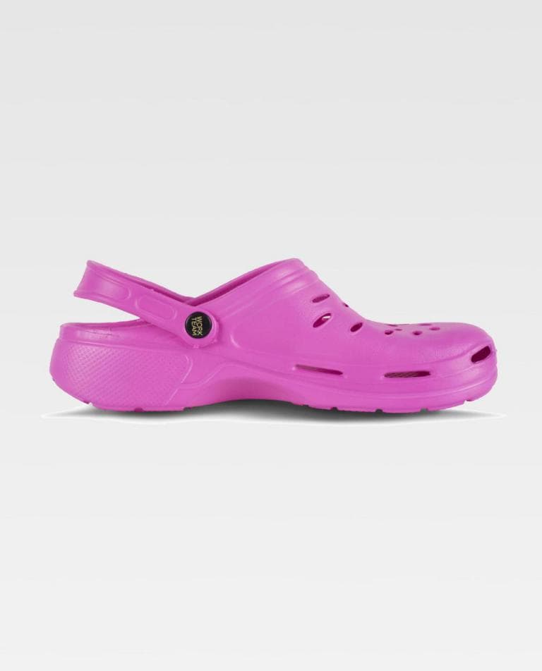 Sapatilha tipo clog rosa com tira ajustável e aberturas